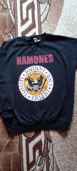 Світшот светр рокгурту RAMONES фірми H& M теплий