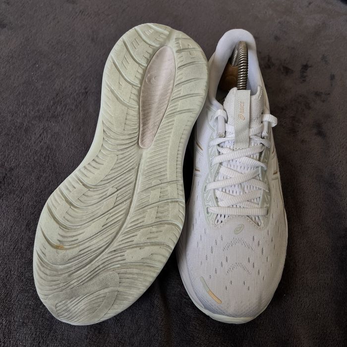 Жіночі кросівки Asics Gel-cumulus. P. 40,5.