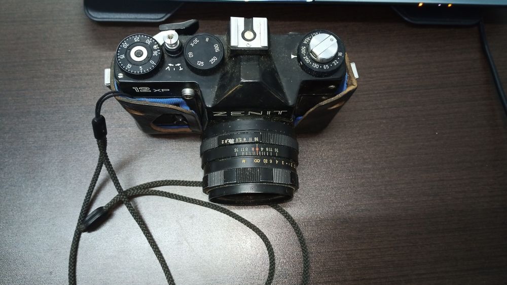 Máquina fotográfica Zenit antiga