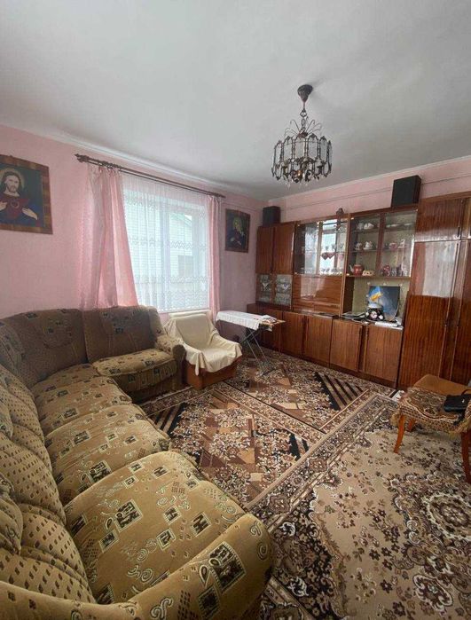 Продам будинок у передмісті