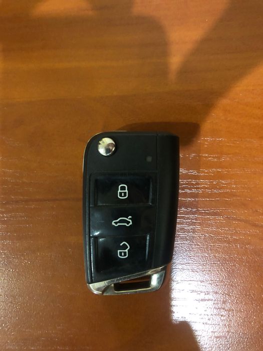 Ключ Skoda Octavia Volkswagen Passat б7/б8 Golf 7 Mazda оригіна Європа