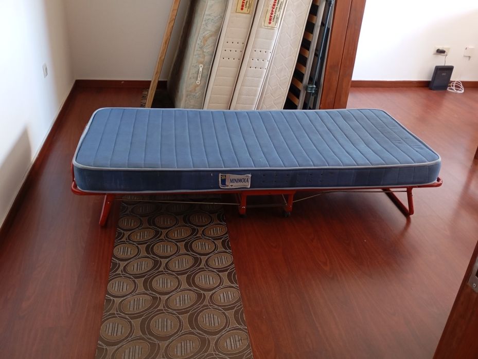 Cama dobrável com colchão incluso
