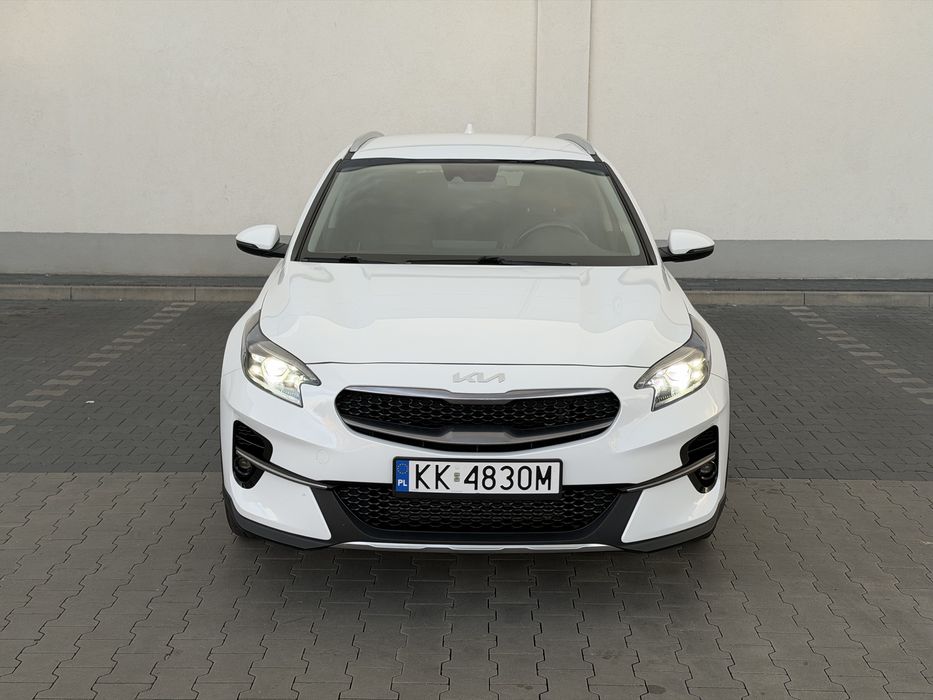 Kia XCeed model 2022 1.5 T-GDI 160km seriwsowany garażowany