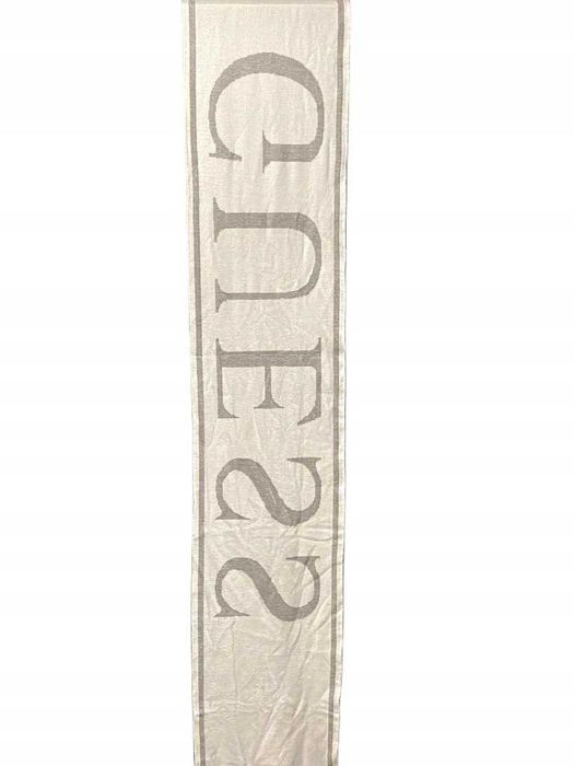 Szalik Guess szary biały logo