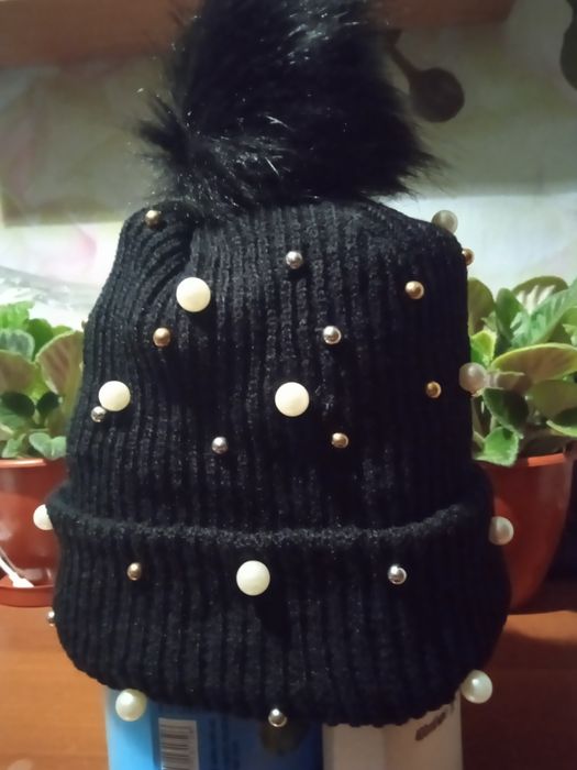 Продам шапку жіночу.