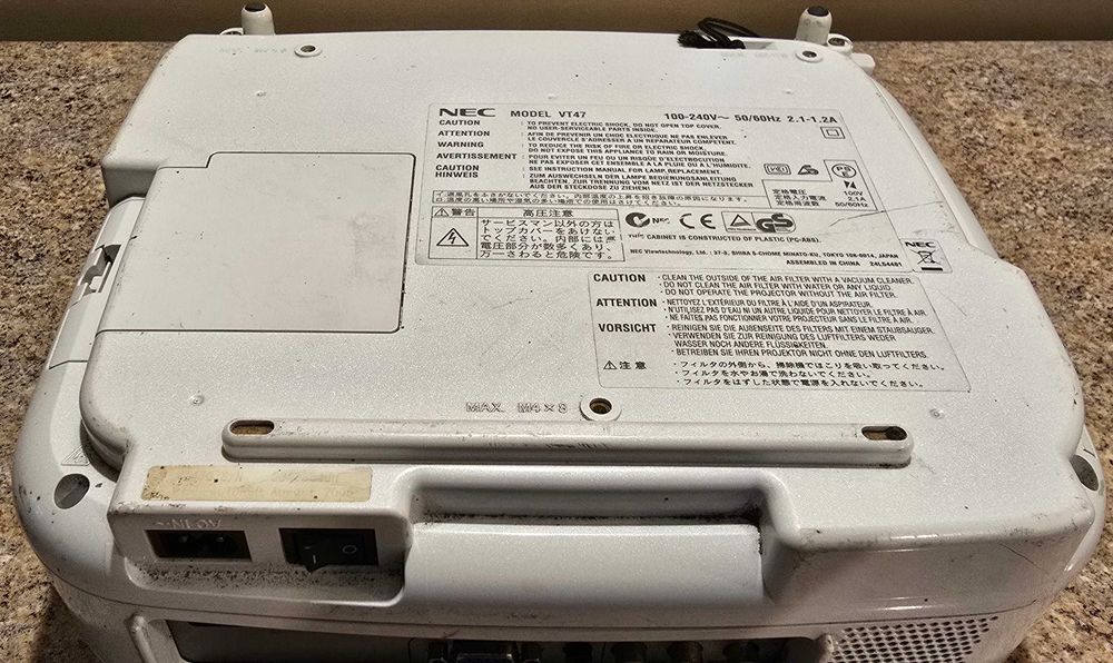 Projektor LCD NEC VT 47