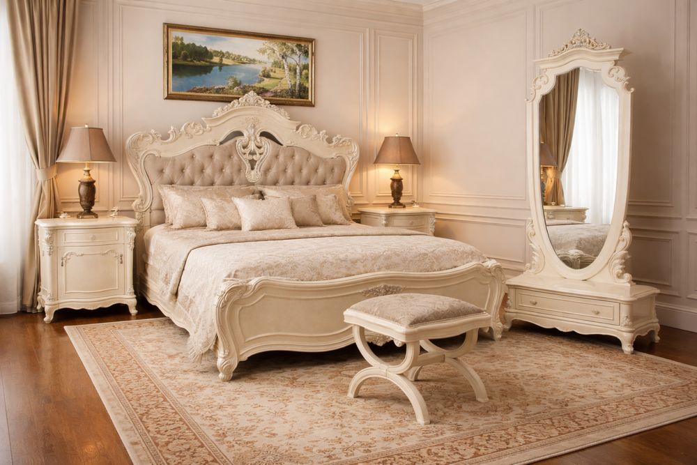 Розкішна спальня. Дерево. Італія. Ліжко, тумбочки дзеркало пуф