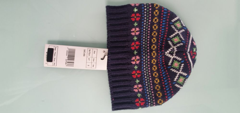 Gorro azul escuro lanidor.