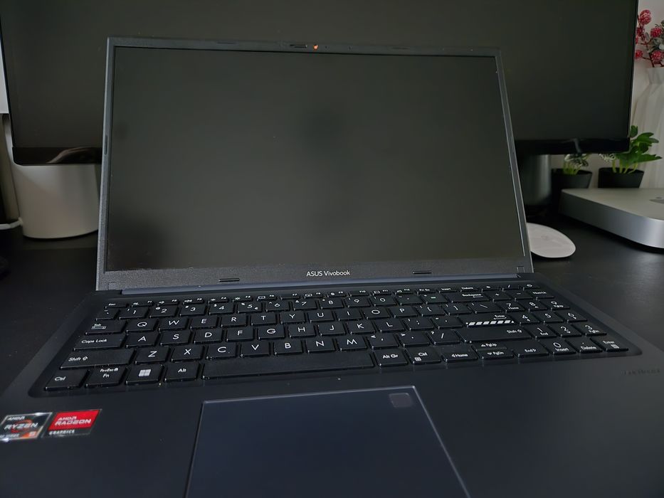 Laptop ASUS Vivobook M1502YA