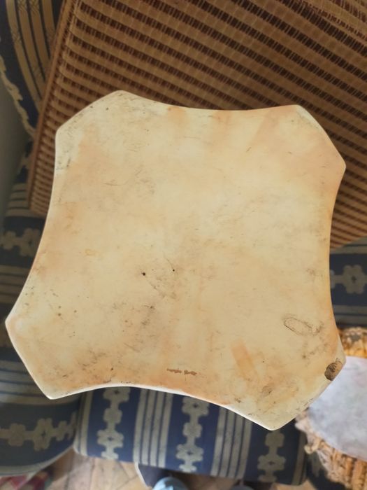 Suporte em loiça para vasos ou estatuetas