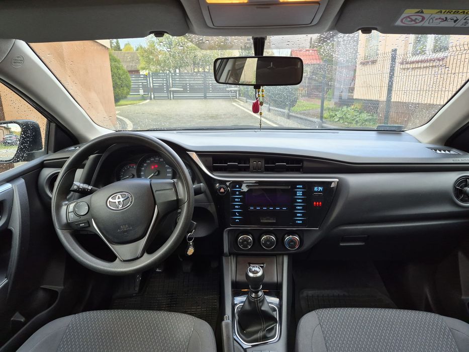 Toyota Corolla salon Polska