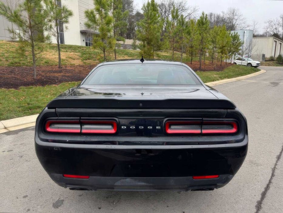 Dodge Challenger SRT Hellcat      2017