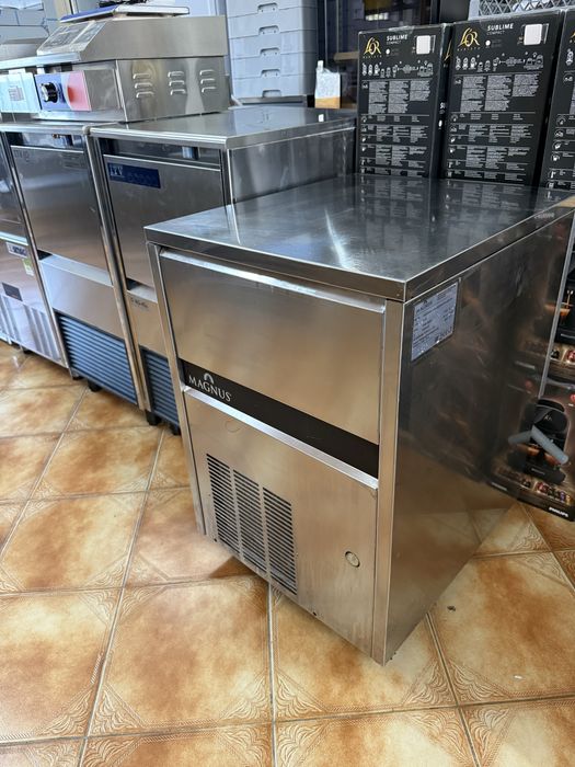 Maquina de Gelo 45kg muito nova