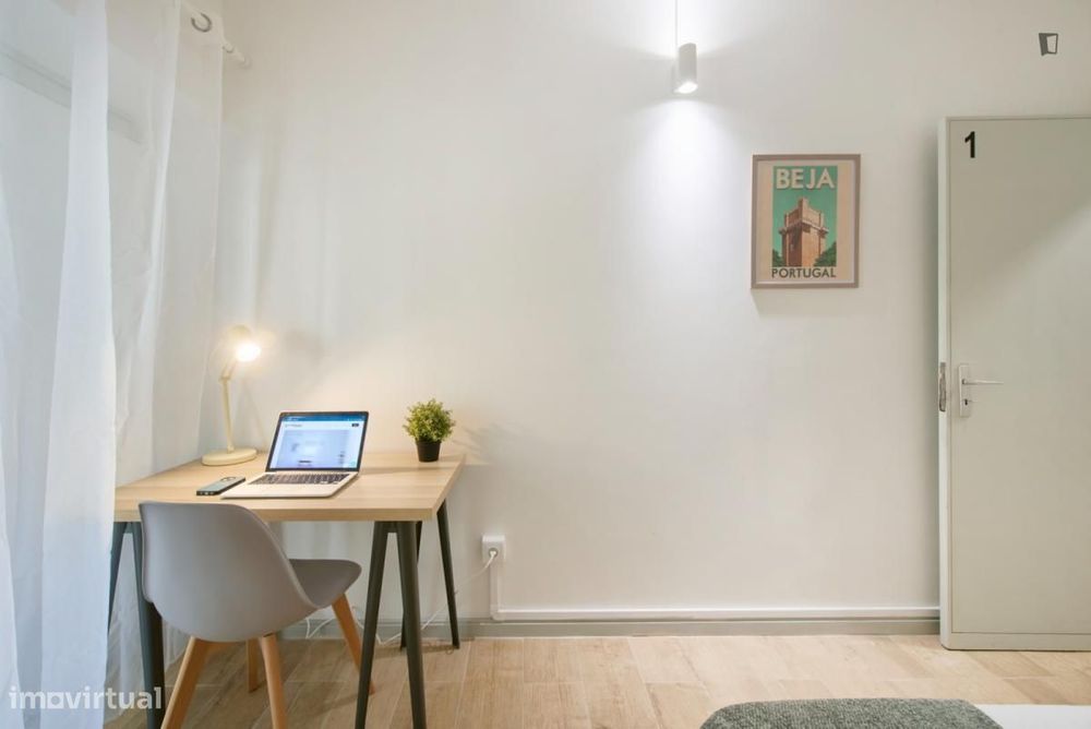 Quarto - localizado em Arroios Lisbon