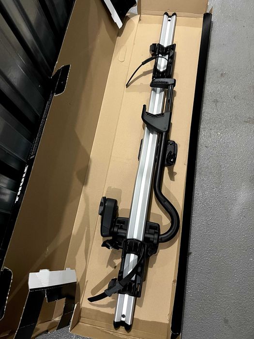 W stanie jak nowe Thule Wingbar Evo 127 (bagażnik dachowy) + Thule Proride 598 (trzy uchwyty na rowery)