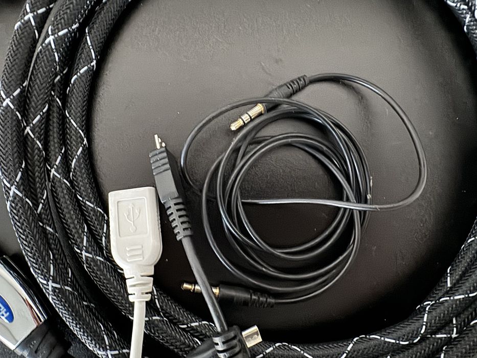 Шнури, кабеля, зарядки, перехідники