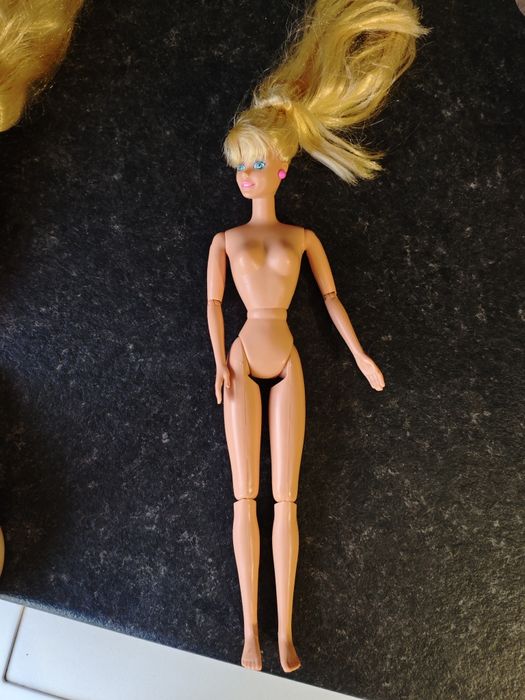 Três Bonecas Vintage Barbie e Sindy