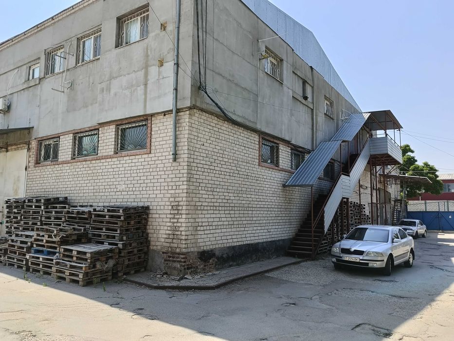 Продам складские помещения площадью 1200 м.кв .по Нефтянников.