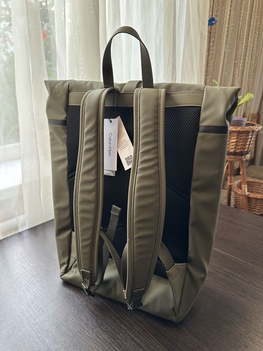 Чоловічий міський рюкзак Calvin Klein Jeans Rubberised Roll-Top Backpack Black (Артикул: ZM0ZM03056) Оригінал
