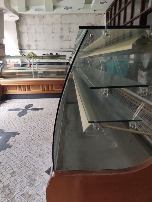 Vidros de Alta Qualidade com Canto Polido – Peças de Vitrine Vintage (