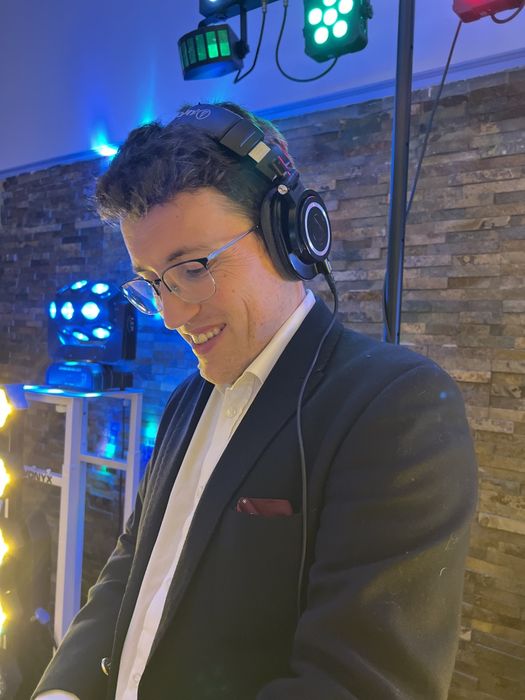 DJ Eventos Porto | Voz ao Vivo + DJ – Foxtrot Eventos
