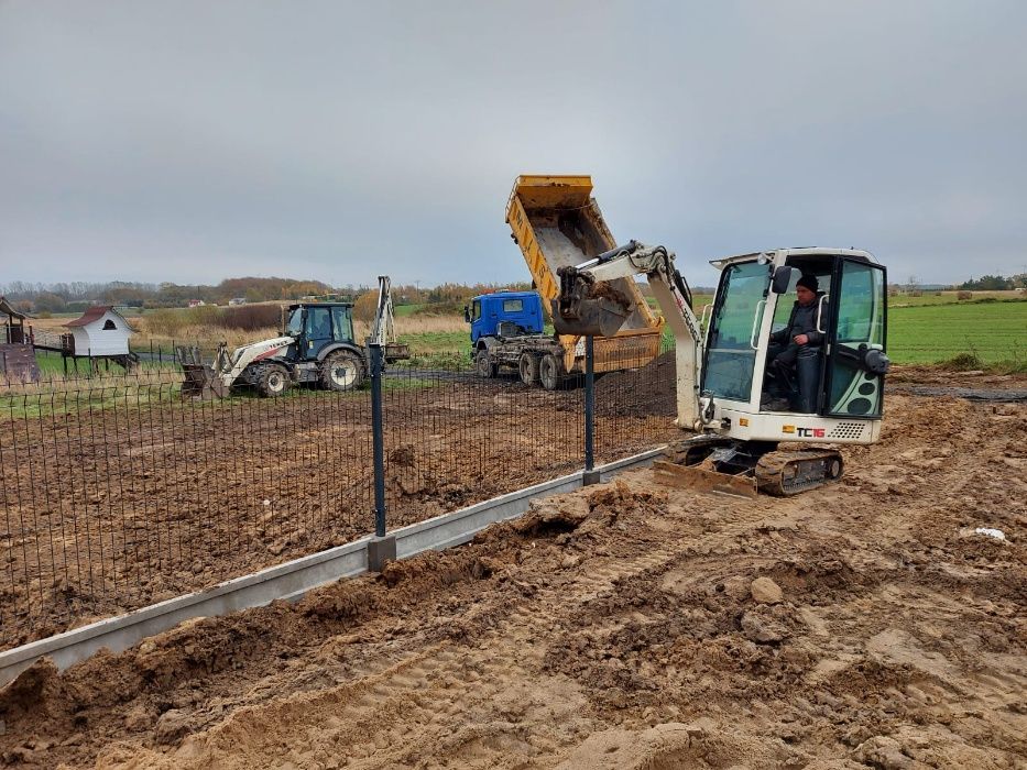 Wykopy przyłącza koparko-ładowarka -minikoparka Ustronie Morskie Gąski