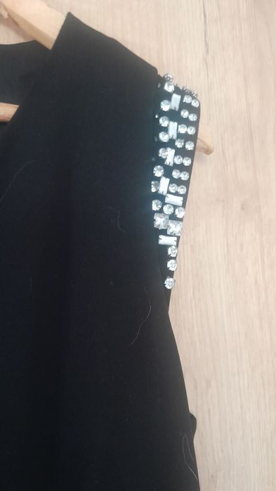 Sukienka Reserved rozmiar 42 mini czarna ze zdobieniami