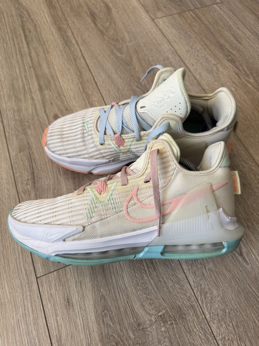 Продам баскетбольні кросівки Nike Lebron Witness 6 Basketball Shoes Beige