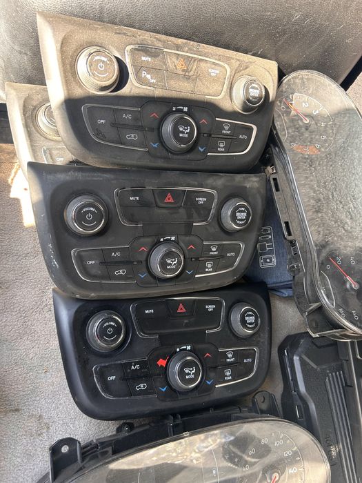 Jeep compass, cherokee панель приладів