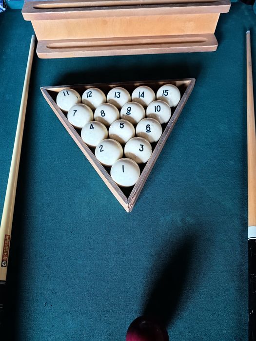 Бильярдный  стол