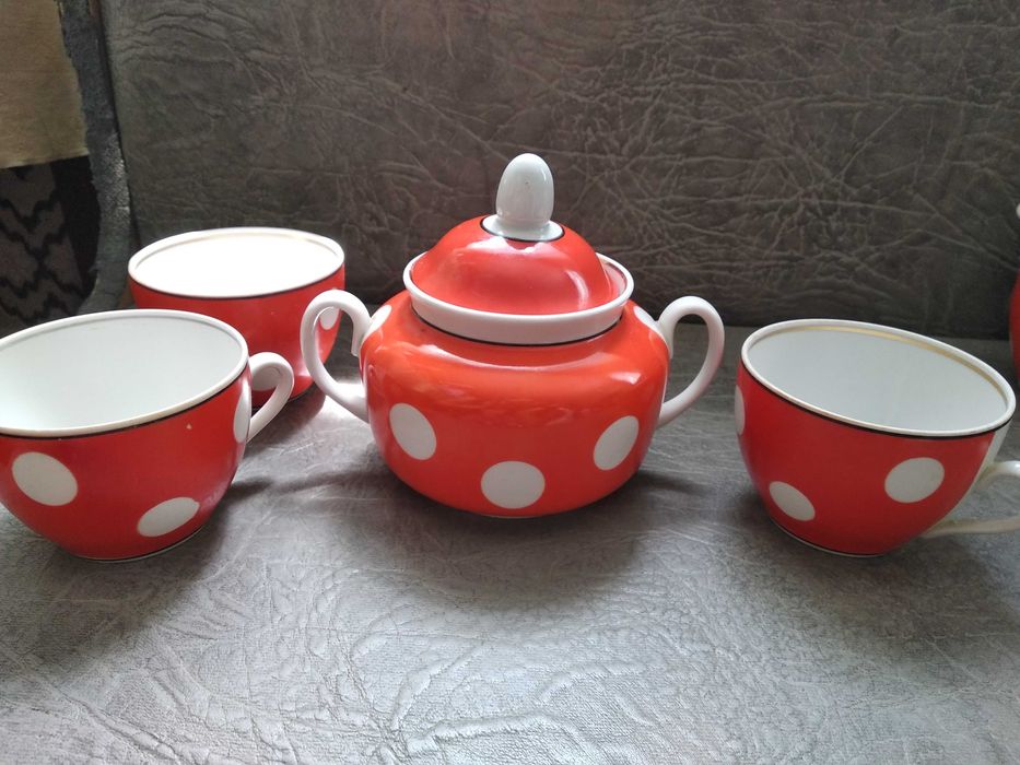 Два чайных сервиза на каждый день