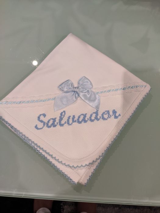 Conjuntos de fralda e babete feito a mao