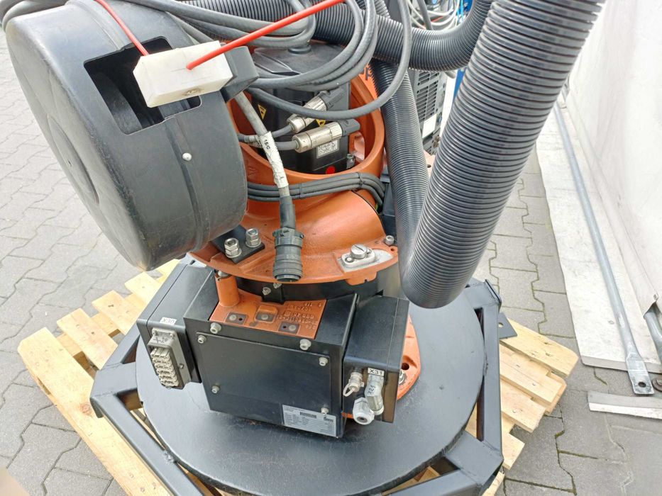 Stanowisko spawalnicze PIAP robot KUKA spawarka KEMPPI
