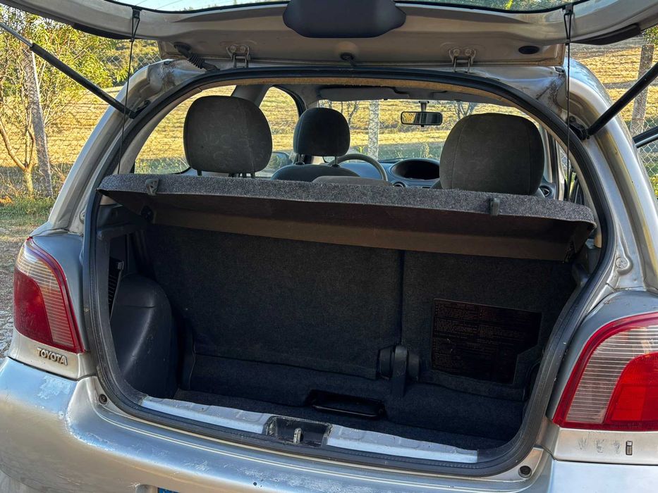Toyota Yaris 1.0 Base — Fiável e Económico