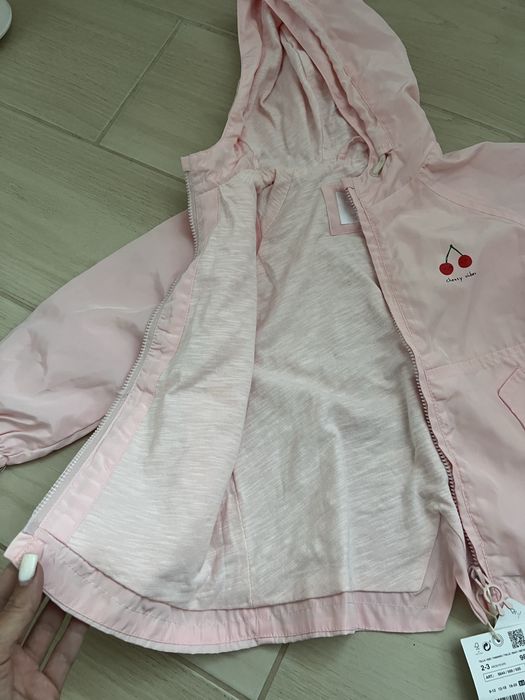 Нова куртка  ( вітровка) zara 98 розмір 2-3 роки