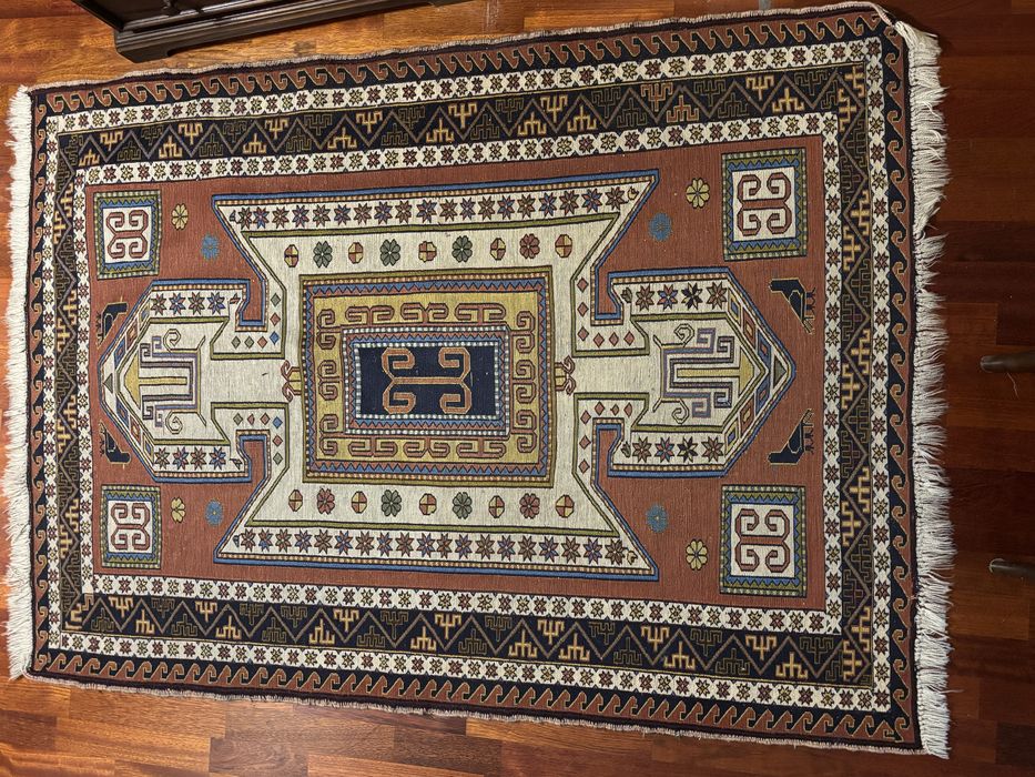 Tapete em tons de castanho