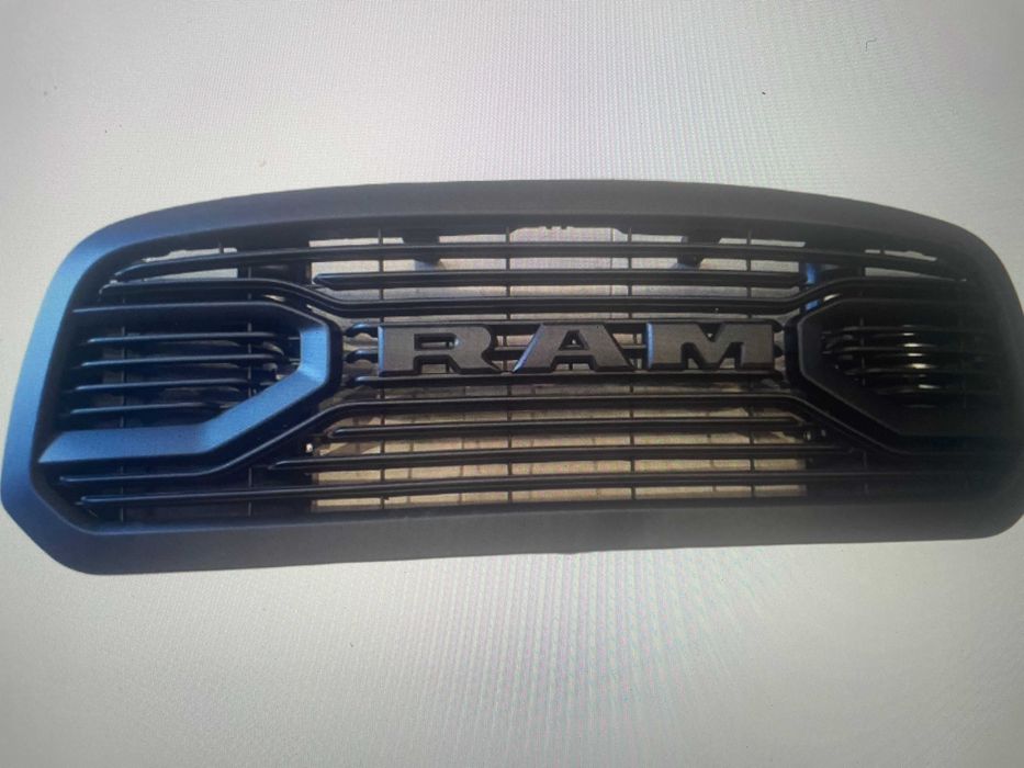 Dodge RAM 1500  DS IV gen.2013 - 2018 i Classic 2019-2,-024  Grill atrapa chłodnicy Limited Sport  Big Horn Laramie