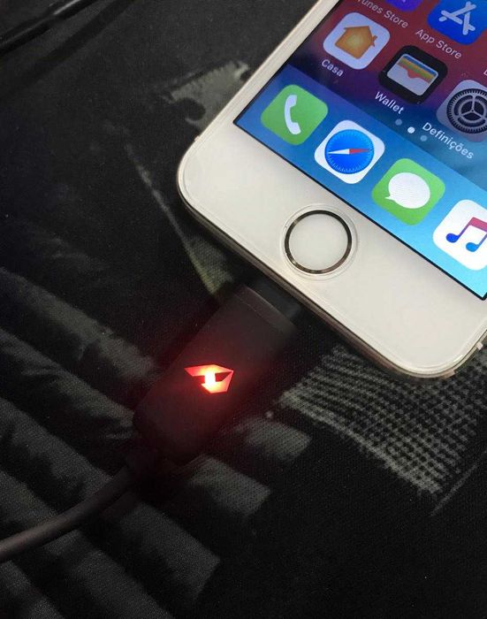 Cabo carregador lightning para iPhone / iPad /iPod/AirPods com luz LED