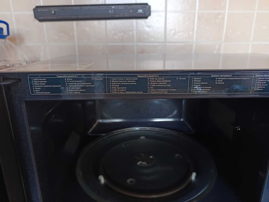 Продам микрохвильову піч Samsung MS23F302TAS