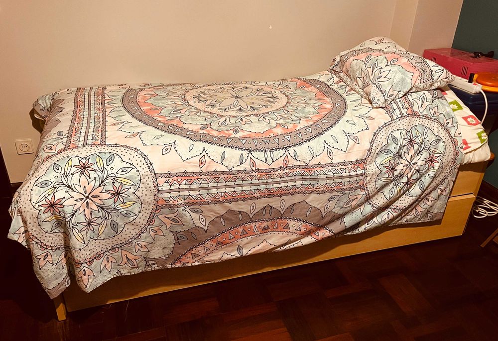 Cama single com gaveta e segundo colchão