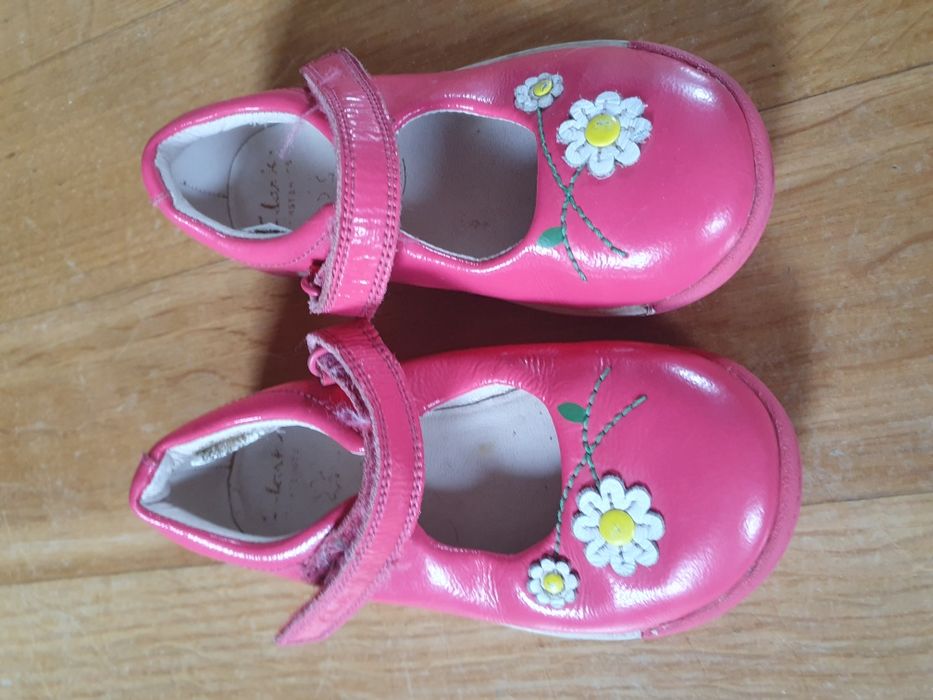 Różowe buty "lakierki"