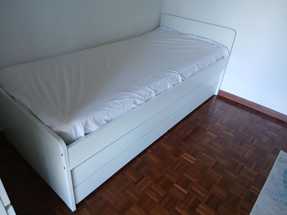 Cama c/ cama-gaveta + arrumação