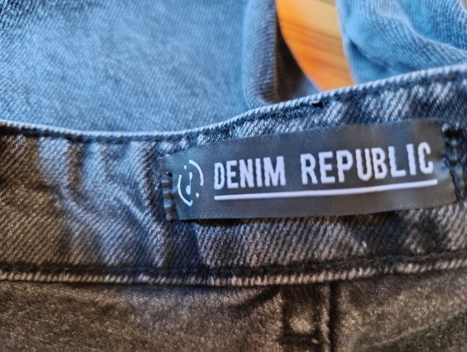 Сірі базові джинси