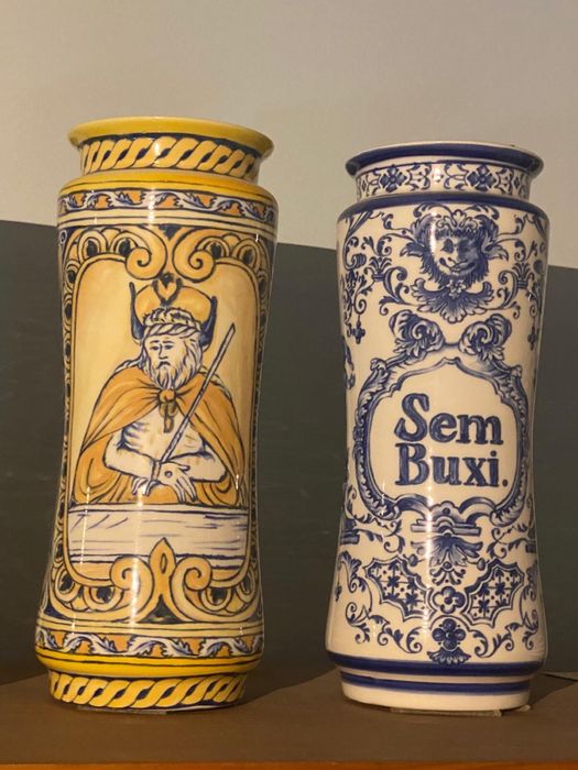 Potes de farmácia antiga (Cerâmica de Coimbra)