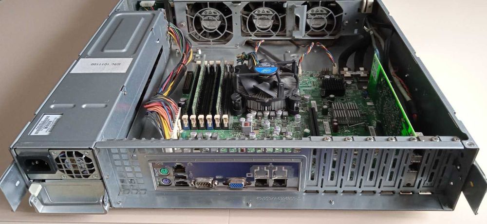 Сервер Supermicro X8SI6-F.