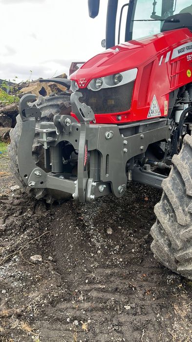 Przedni podnosnik tuz  do ciagnika Massey Ferguson