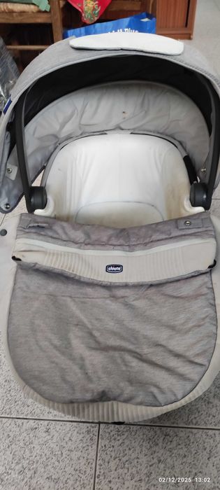 Vendo Cadeira/Ovo e alcofa de bebe