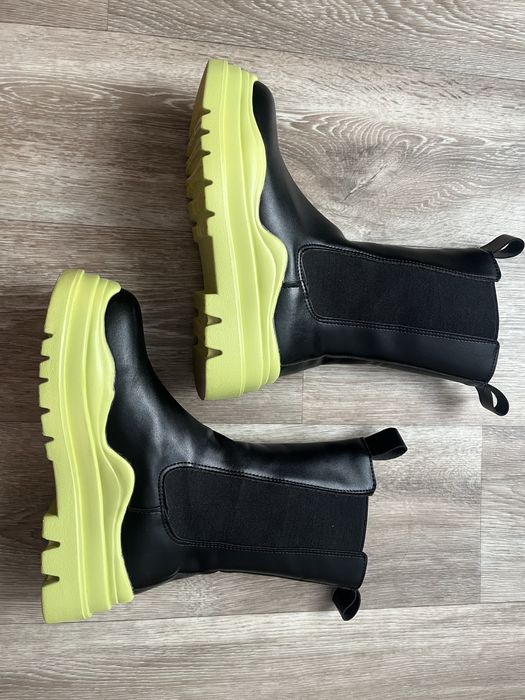 Черевики estro на високій підошві