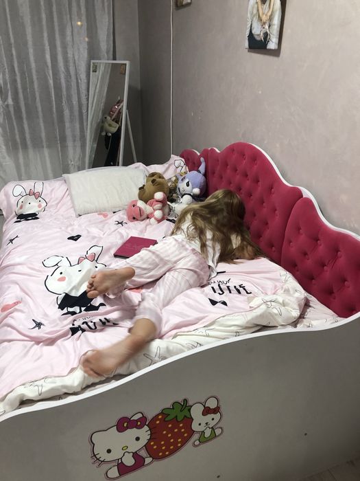 Ліжко для дівчинки 120*200 без дефектів