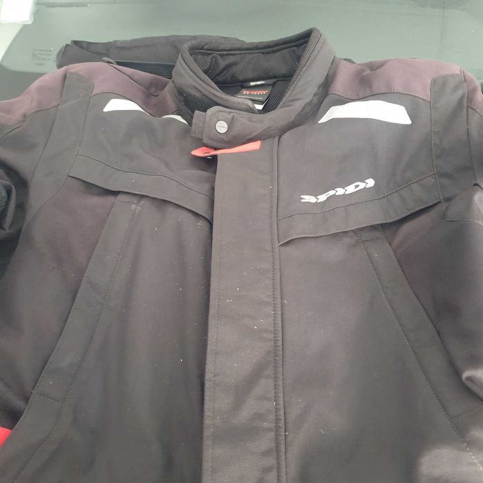 Equipamento de proteção para moto, em muito bom estado.